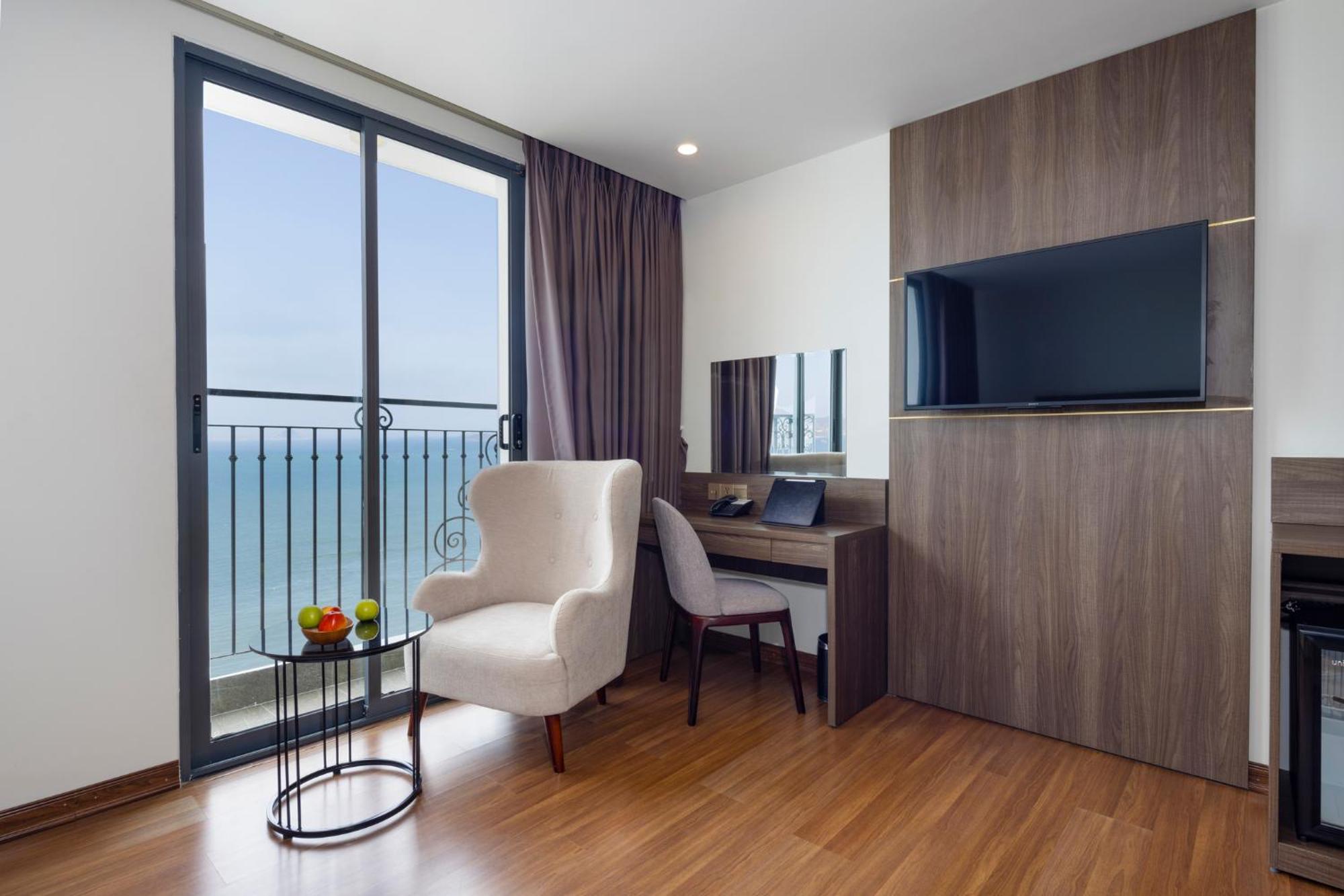 Daphovina Hotel Nha Trang Exterior photo